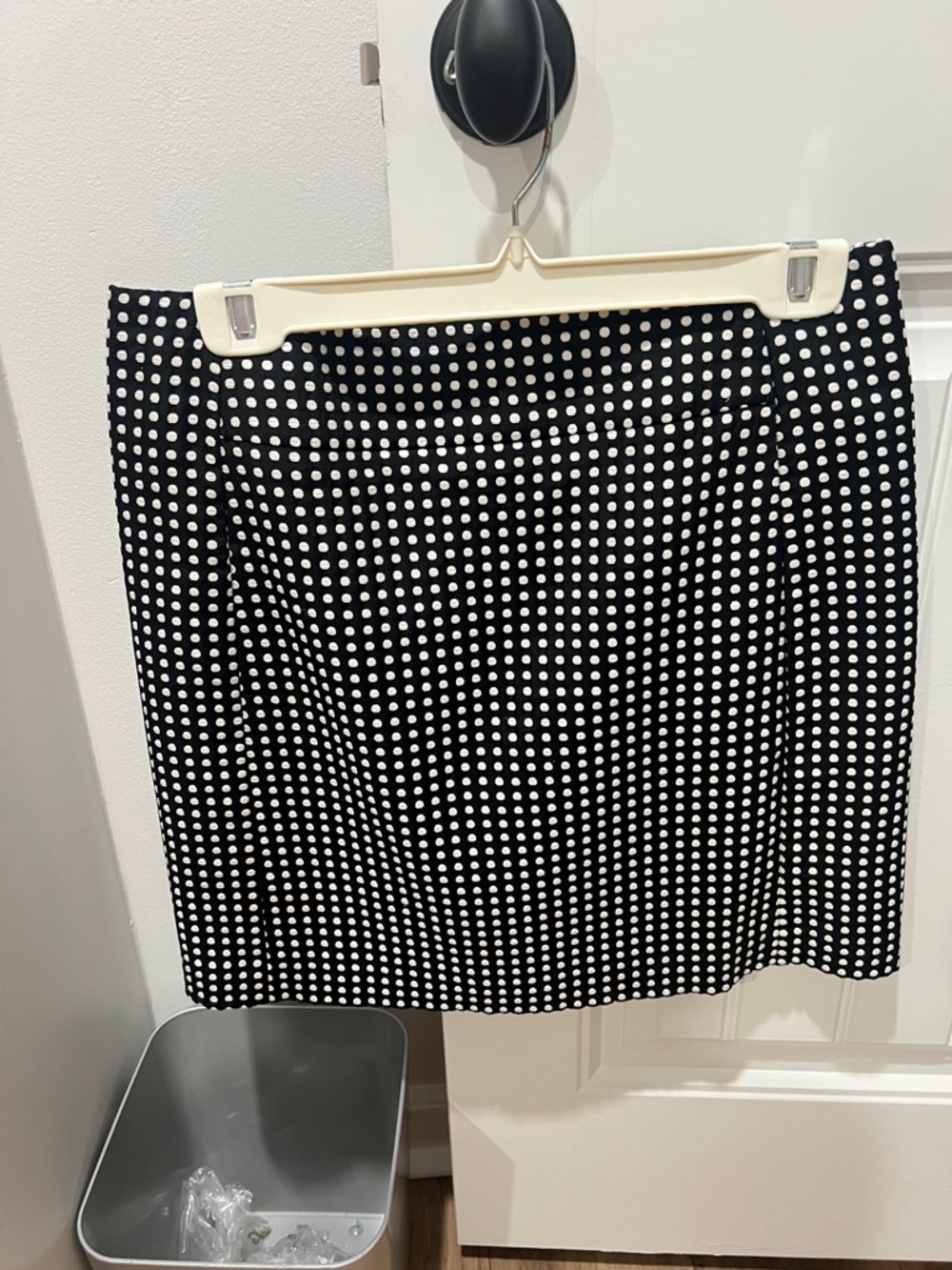 Ann Taylor loft Classic Black and White Polka Dot Skirt size 8